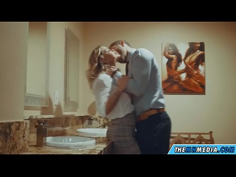 ❤️ Quando uma loira peituda o seduz numa casa de banho pública Sexo superior em pt.sexindrag.ru ❌❤